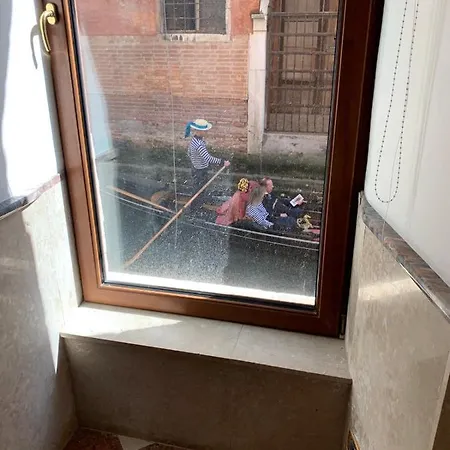 Luxury In San Marco With Canal View شقة